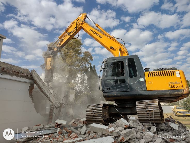 Terraplanagem técnica para obras empresariais com nivelamento e compactação